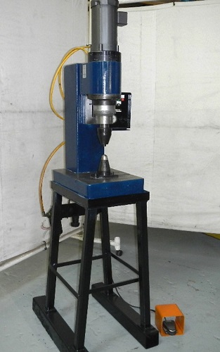 Taumel #T-501, Orbital head forming machine, .55" cap., 6.6" throat - Image 3