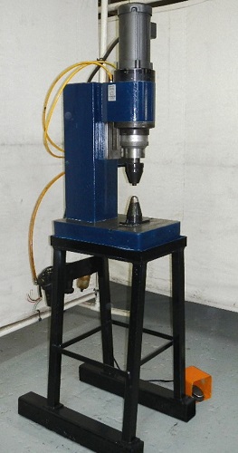 Taumel #T-501, Orbital head forming machine, .55" cap., 6.6" throat - Image 4