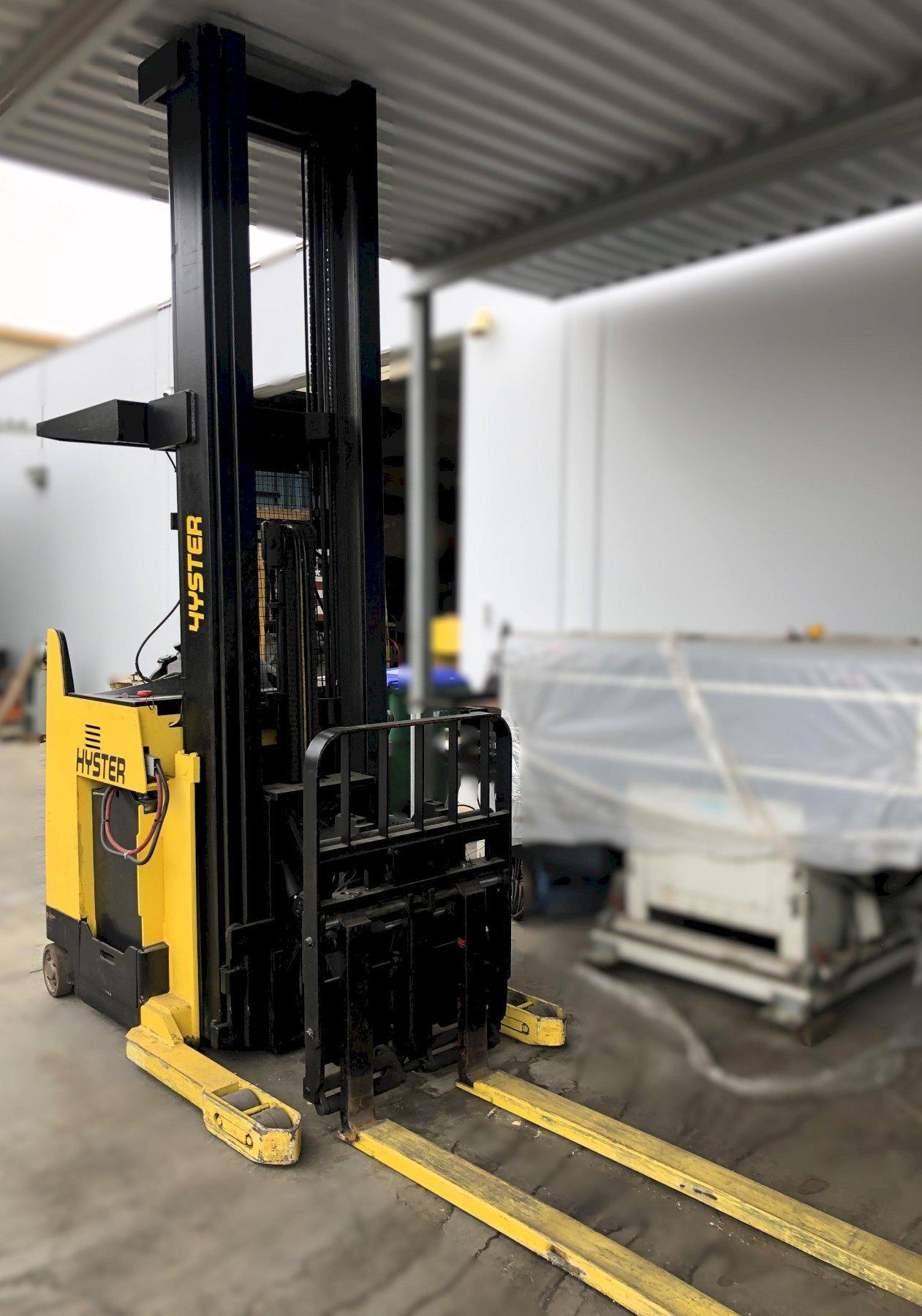 Hyster #N45XMXR, electric reach forklift, 144" lift height, side shift, 42" L forks, charger - Image 2