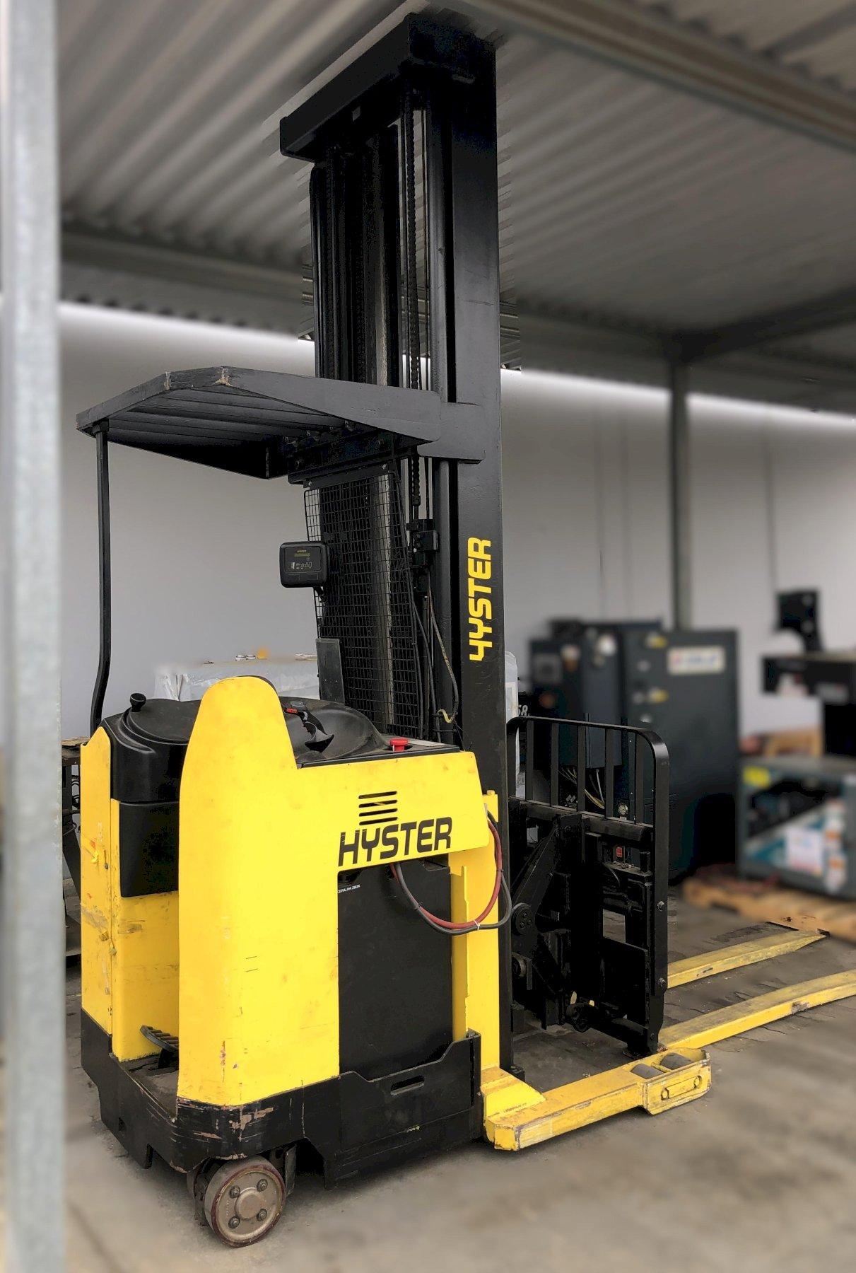 Hyster #N45XMXR, electric reach forklift, 144" lift height, side shift, 42" L forks, charger - Image 9