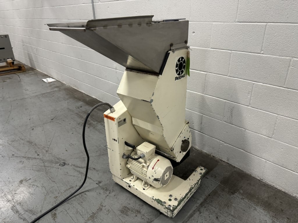 6" x 11" Rapid #611SR, granulator, 3 HP, 16 fly knives, 2 bed knives, 1/8" screen, bin discharge, caster - Image 2