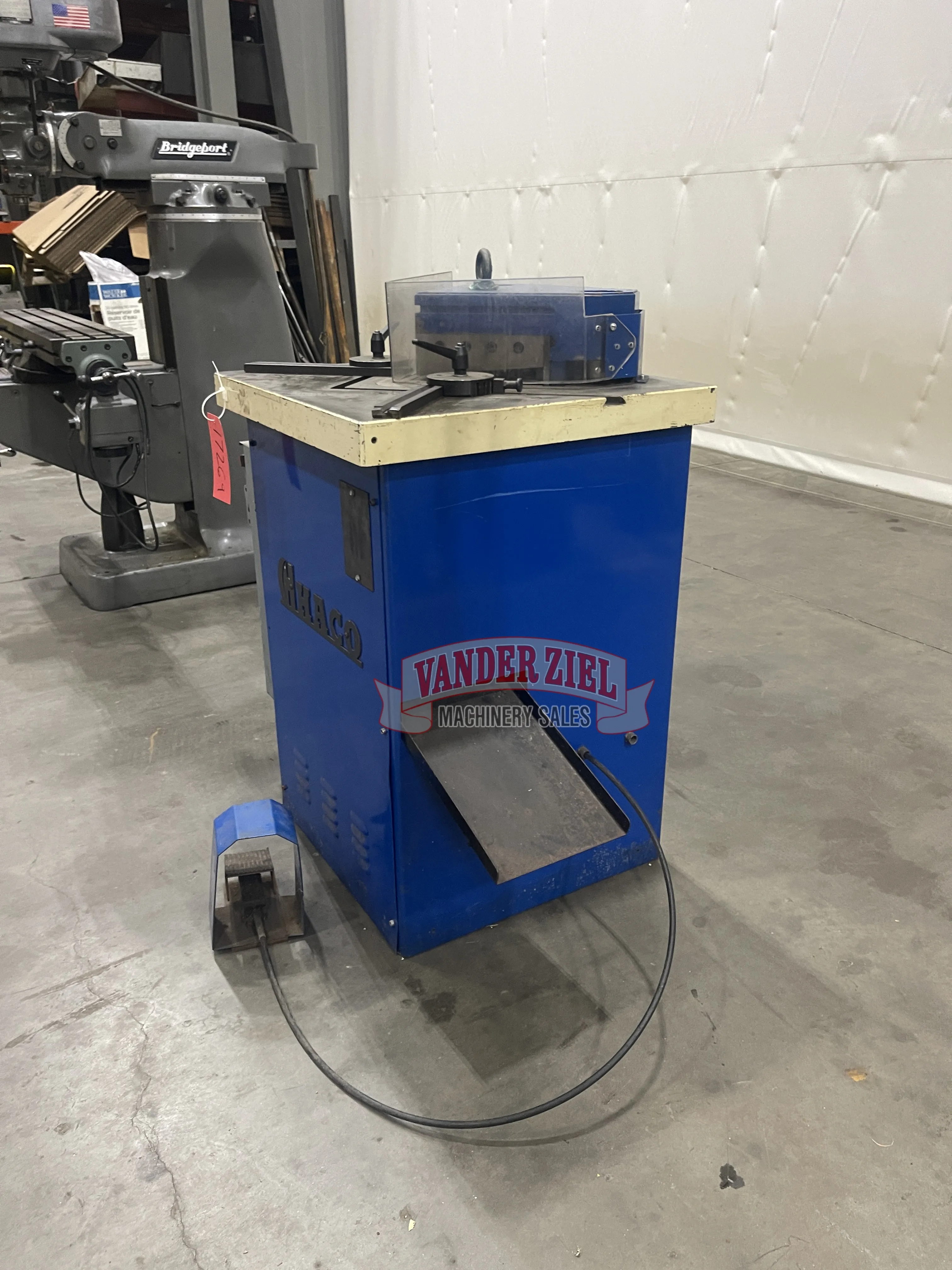 8" gauge x 8.66" Haco #Mini-220/4, hydraulic corner notcher, 25" x25" table, 90° cutting angle - Image 4