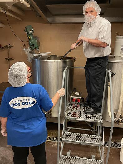 150 gallon Vulcan #GT150E, Natural Gas self contained insulated steam kettle w/agitator, 2002 - Image 2