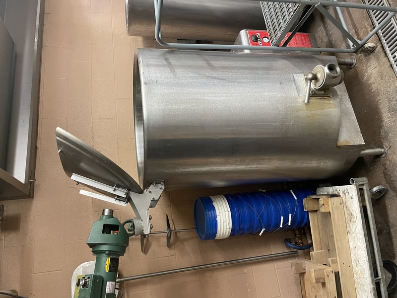 150 gallon Vulcan #GT150E, Natural Gas self contained insulated steam kettle w/agitator, 2002 - Image 6