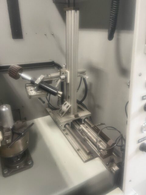 Cleveland #1001, deburring machine, 120 V., 10 Amps., .25 HP, 2 grinding heads, 2012 - Image 4