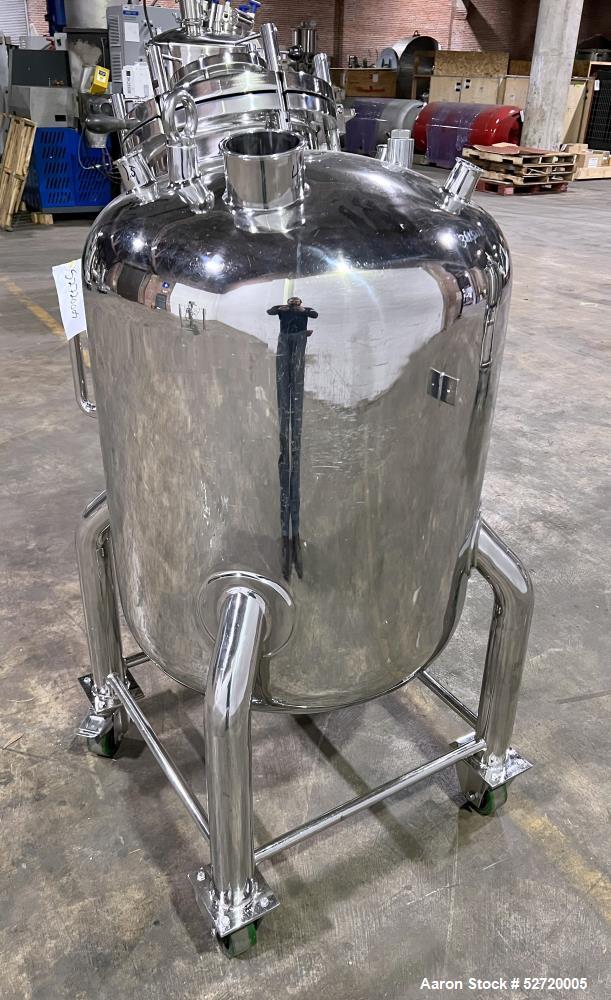 68.6 gallon Olsa, 250 Liter Vertical 316L Stainless Steel Pressure Tank, Vertical, 7.55" (700mm) diameter x - Image 4