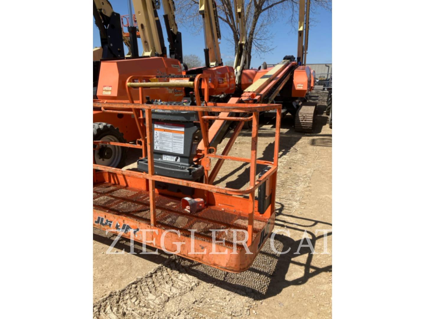 Jlg Industries, Inc. 660SJC, Articulated Boom Lift, 4079 hours, S/N: 0300216657, 2016 - Image 1