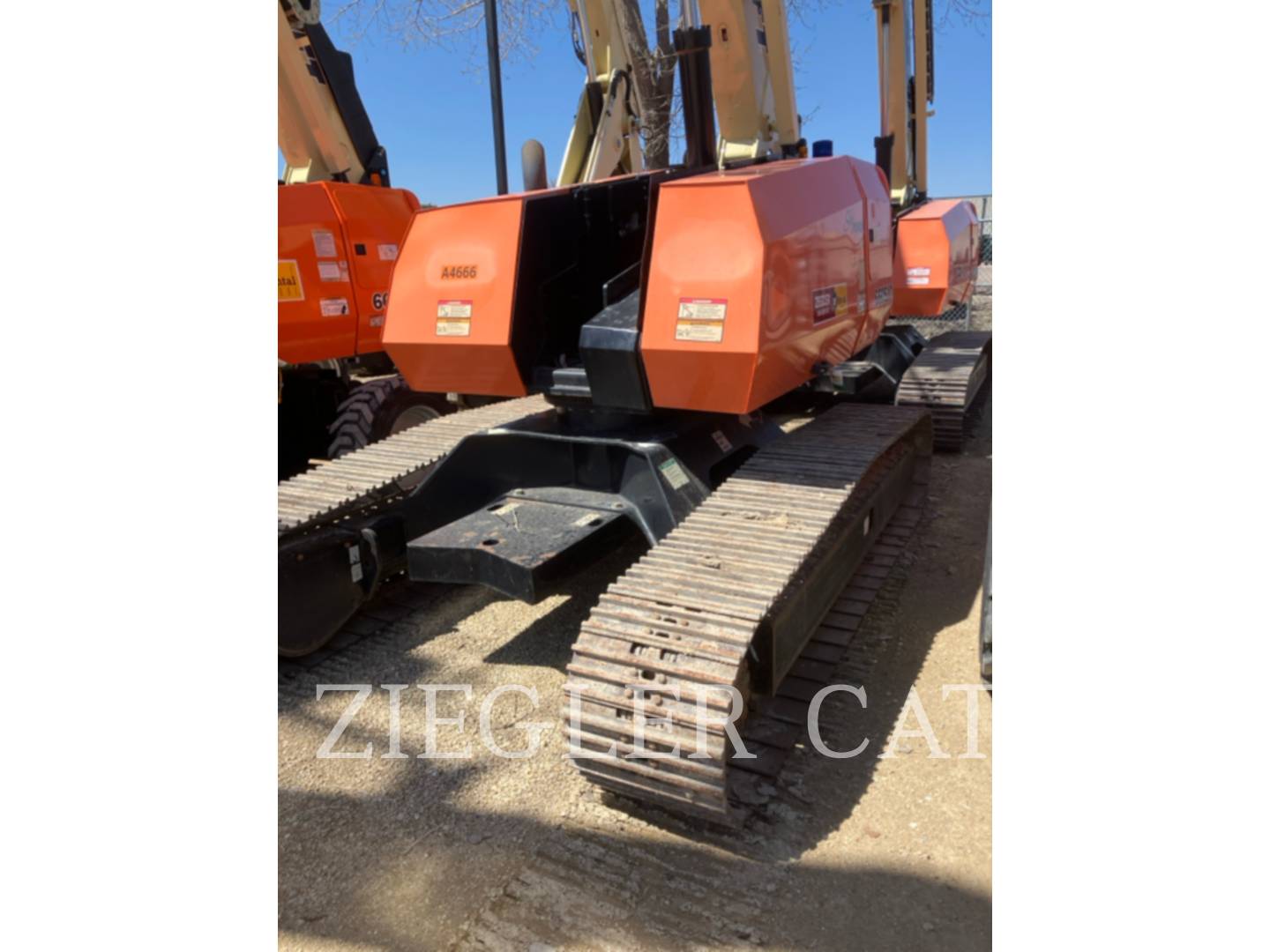 Jlg Industries, Inc. 660SJC, Articulated Boom Lift, 4079 hours, S/N: 0300216657, 2016 - Image 5