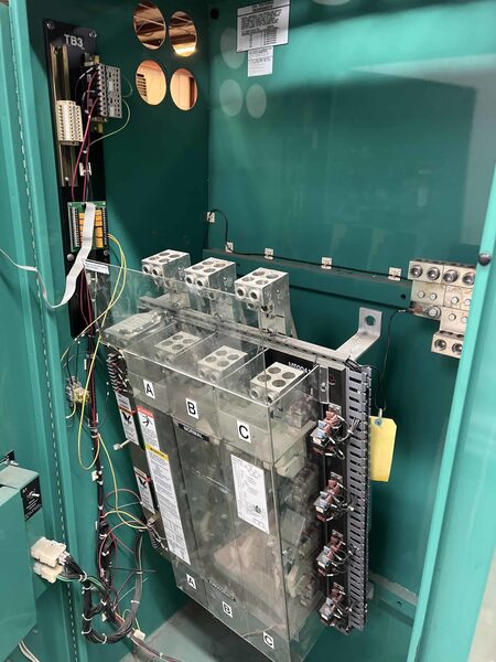 1200 Amp. Cummins OTPCE-4490706, 3-pole automatic transfer switch, 240 Volts, Nema 1, 2000 - Image 4