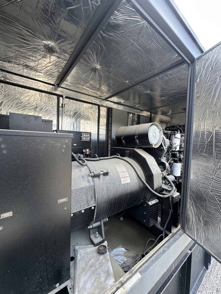 200 KW Generac #SD0200GG178.7D18HPSY3, diesel generator, sound attenuated enclosure, 120/08 Volts, 2016 - Image 6