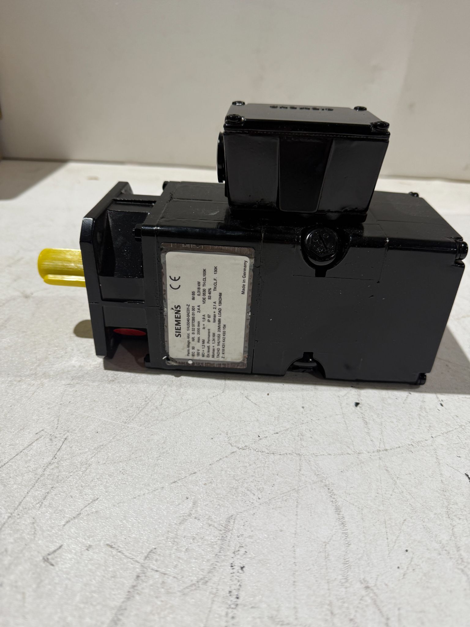 .3 KW Siemens #1HU5040-0AC01-Z, Servo Motor, 2000 RPM, 180 V, no box, New - Image 1