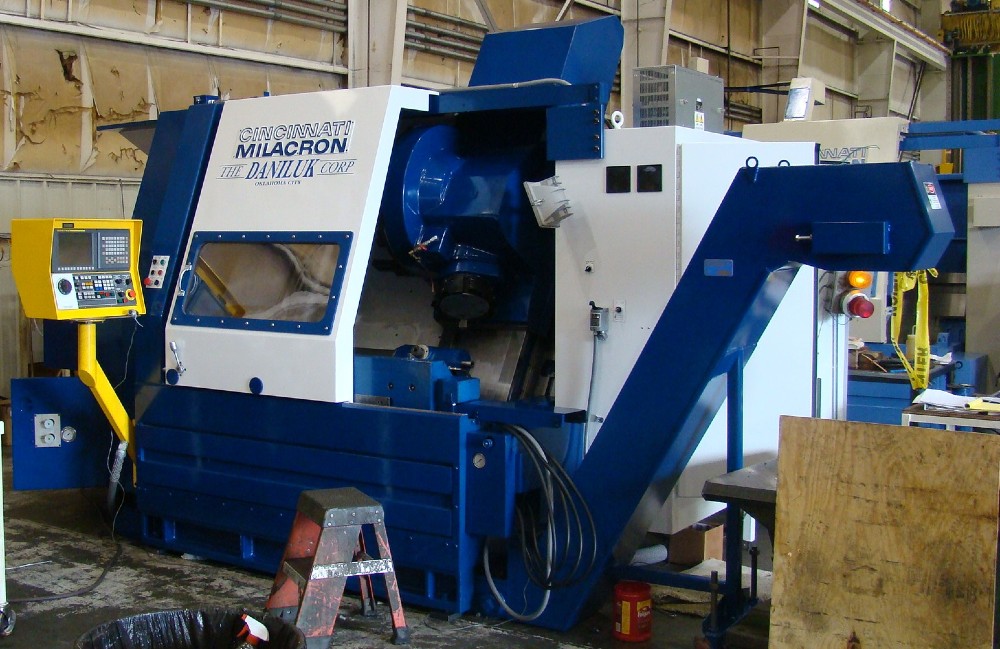 Cincinnati #Cinturn-15CX40, Fanuc, 3-jaw 15" chuck, 3" hole, 40" centers, tailstock, remfr 2025, 1 yr warr. - Image 1
