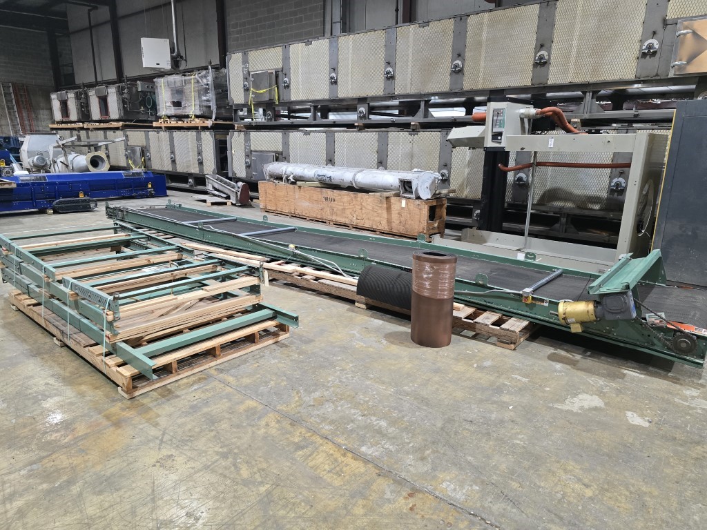 42" wide x 30' long, Roach, Conveyor, 24"-34" H Infeed, 122"-138" Discharge height, 3" H Sidewall, 1 HP - Image 1