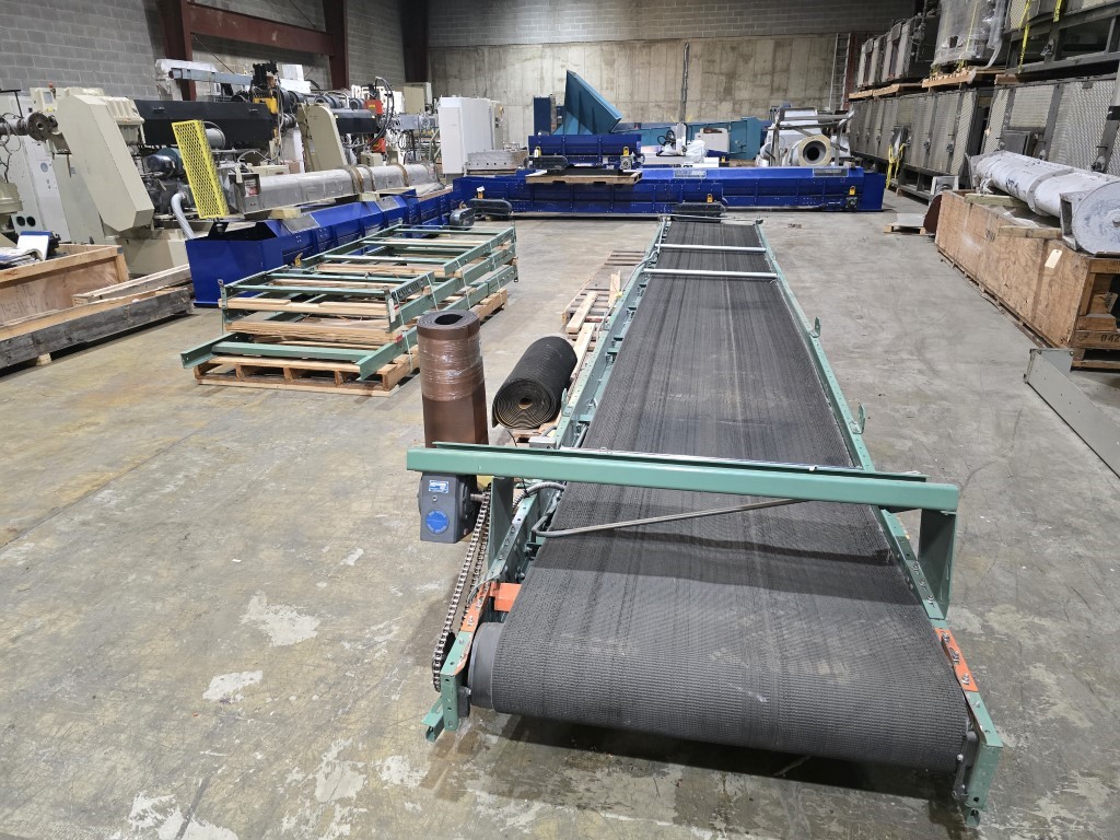 42" wide x 30' long, Roach, Conveyor, 24"-34" H Infeed, 122"-138" Discharge height, 3" H Sidewall, 1 HP - Image 2