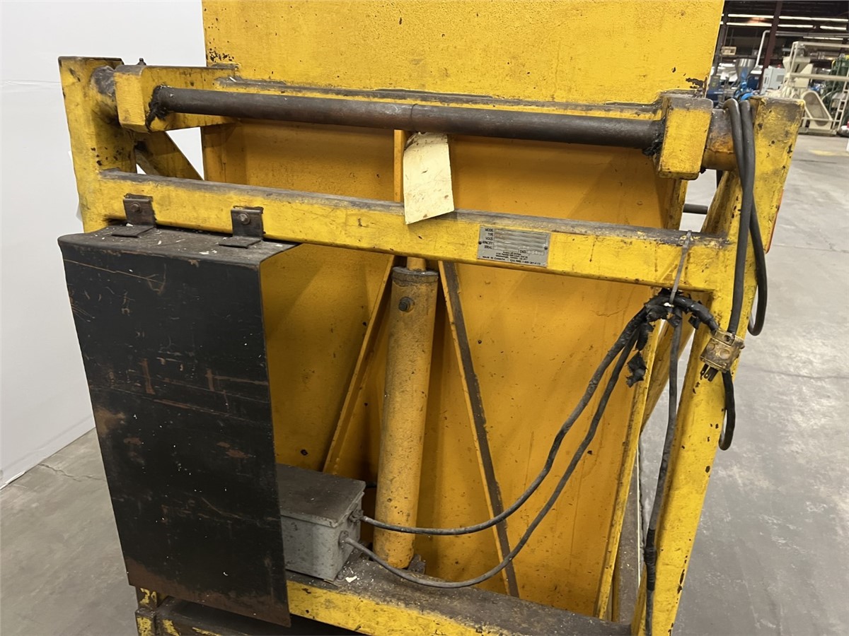 Econo Lift #SD48-20, Dumper, 2000 lb. capacity, 36" Size, 48" Tip height, 67" Overall Height, 1 HP, 110 V - Image 4