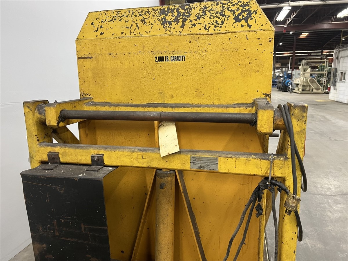 Econo Lift #SD48-20, Dumper, 2000 lb. capacity, 36" Size, 48" Tip height, 67" Overall Height, 1 HP, 110 V - Image 5