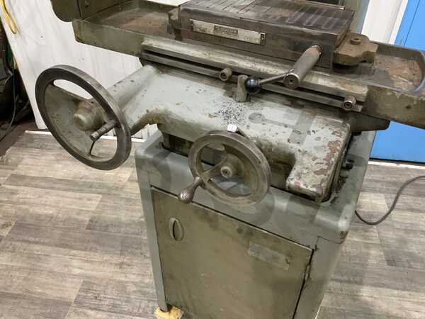 6" x 12" Harig #612, hand feed horizontal surface grinder, 7" x 1/2" grinding wheel, magnetic Control, 2 HP - Image 3