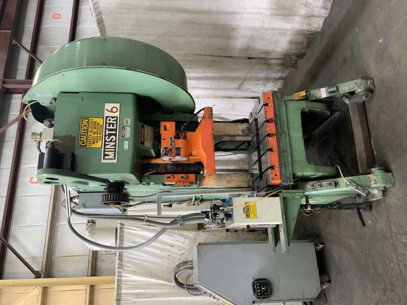 60 Ton, Minster #6SS, OBI press with feeder, 4" stroke, 16" Shut Height, air clutch & brake, 7.5 HP, 1986 - Image 2