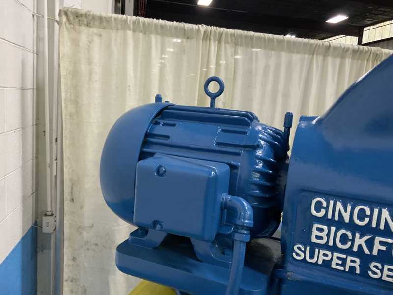 24" Cincinnati #24, single spindle drill, box columns, #4MT, 28" x18" table area, coolant, 5 HP - Image 6