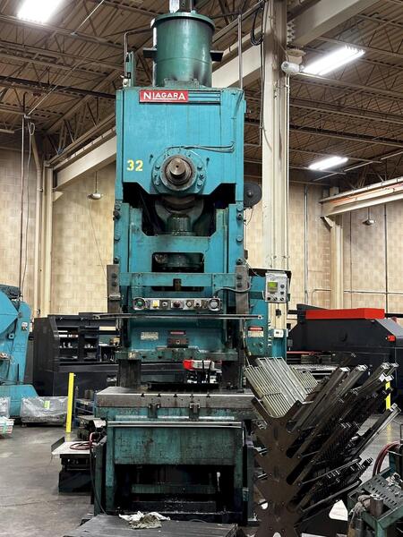 250 Ton, Niagara #E-250, single point gap press, 10" stroke, 22" Shut Height, air clutch & brake, rebuild - Image 1