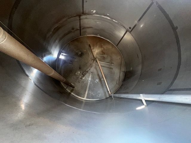 10000 gallon Perry Products, Stainless steel tank, 144" dia. x 144" straight side, flat top & bottom - Image 3