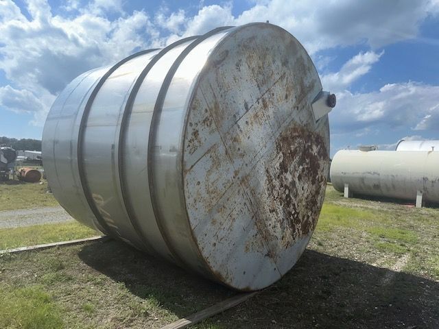 10000 gallon Perry Products, Stainless steel tank, 144" dia. x 144" straight side, flat top & bottom - Image 5