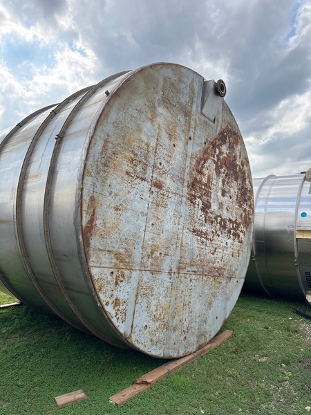 10000 gallon Perry Products, Stainless steel tank, 144" dia. x 144" straight side, flat top & bottom - Image 7