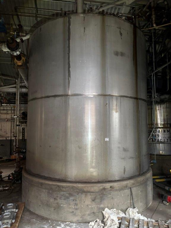 10000 gallon Stainless steel tank, 132" dia. x 144" straight side, flat top & bottom - Image 7