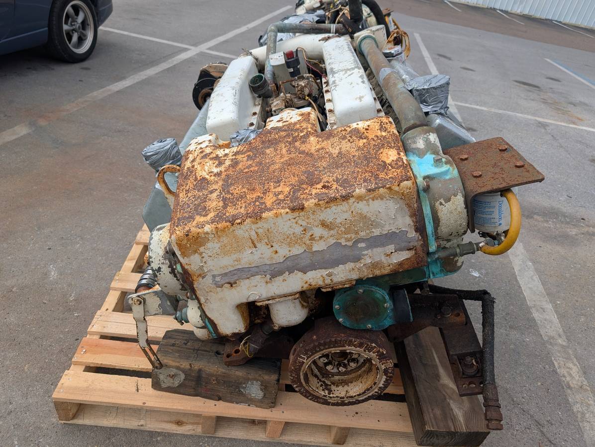 Cummins #903-V, Diesel Engine Marine, w/ Transmissions (2 available) - Image 3