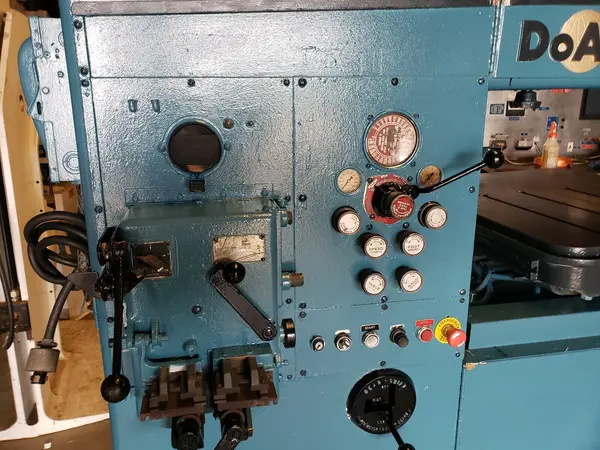 32" x 41" DoAll #26-3, vertical bandsaw, 40-10,800 FPM, ALL BELLS / WHISTLES - Image 4