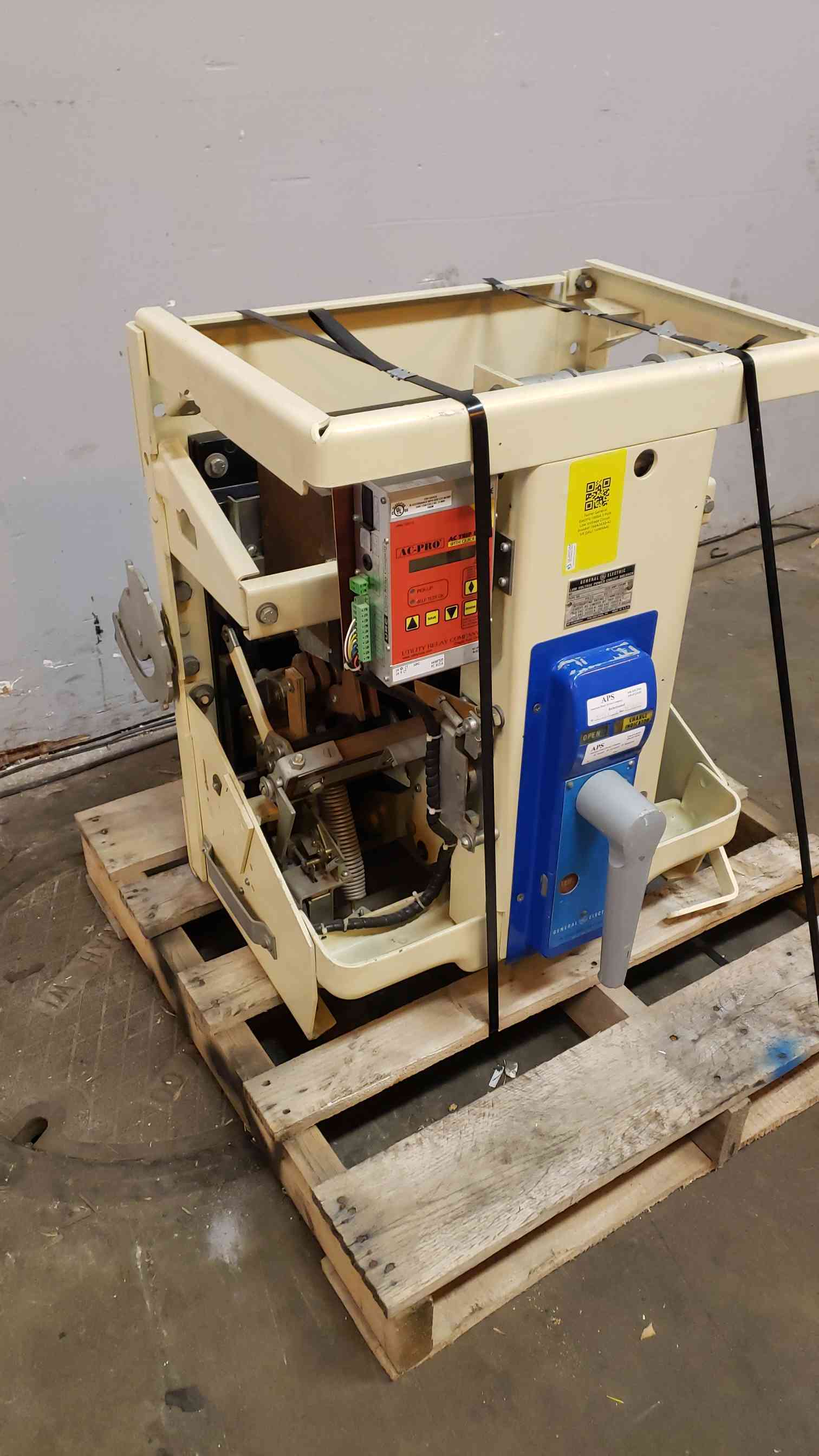 1600 Amps, General Electric, 166A263042VX, Low Voltage Circuit Breaker, 3-Pole, 60 Hz, 600 V - Image 5