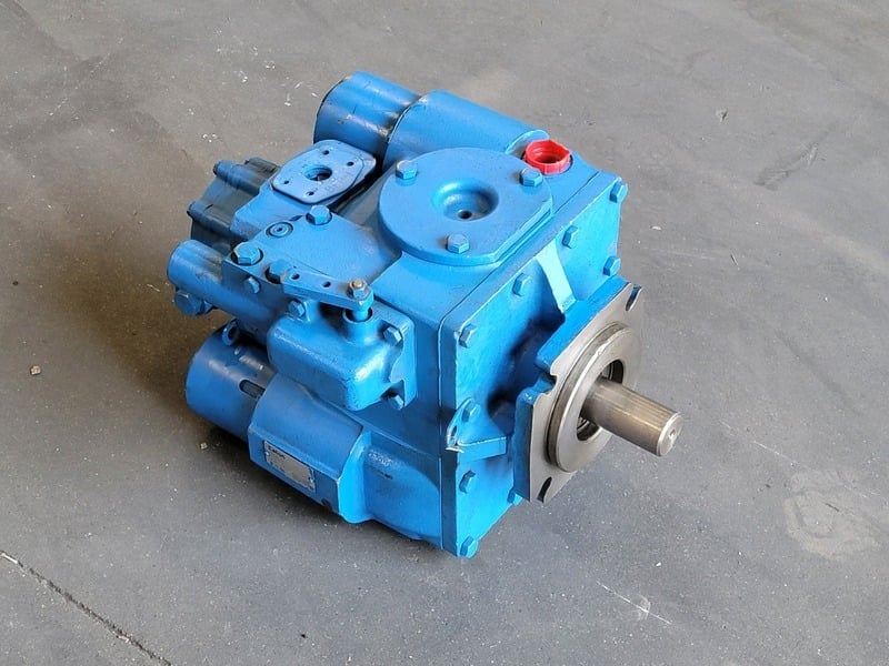 Eaton #5421-020, hydrostatic variable displacement pump, counter clock wise rotation, new surplus - Image 1