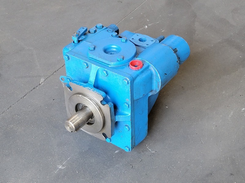 Eaton #5421-020, hydrostatic variable displacement pump, counter clock wise rotation, new surplus - Image 4