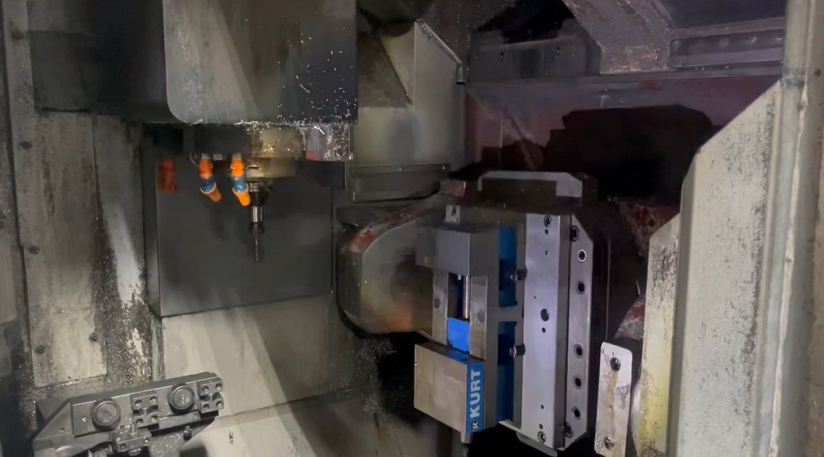 Mazak #Variaxis-500-5X, CNC vertical machining center, 120 automatic tool changer, 20" X, 20" Y, 18.1" Z - Image 4