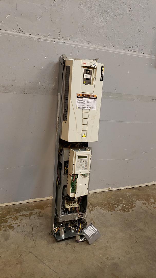 30 HP ABB, ACH550-VCR-045A-4, VFD, 9" L x 9" W x 46" H, 3 Phase, 44 Amps, 380-480 V, 2010 - Image 7