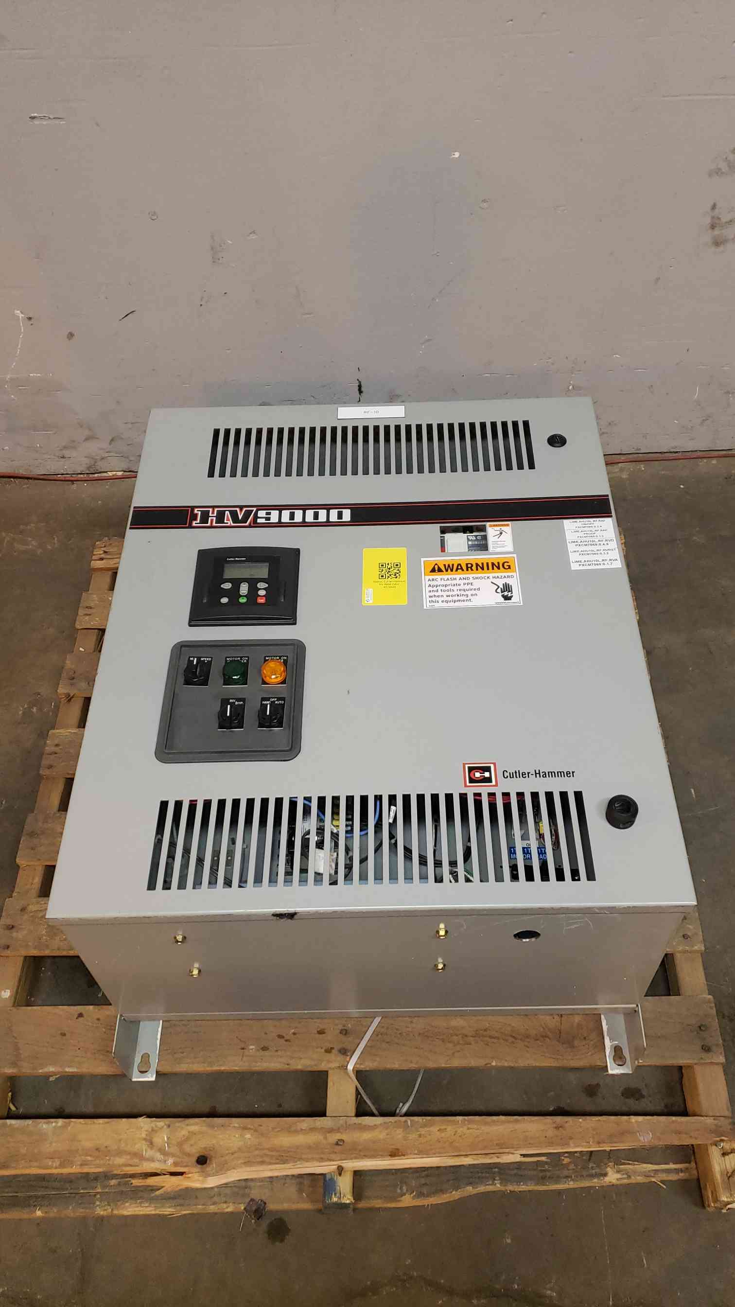 5 HP Cutler-Hammer, HV9F50AGV5M0B34LI4X5X7M8, VFD, 3 Phase, 480 Volts - Image 1