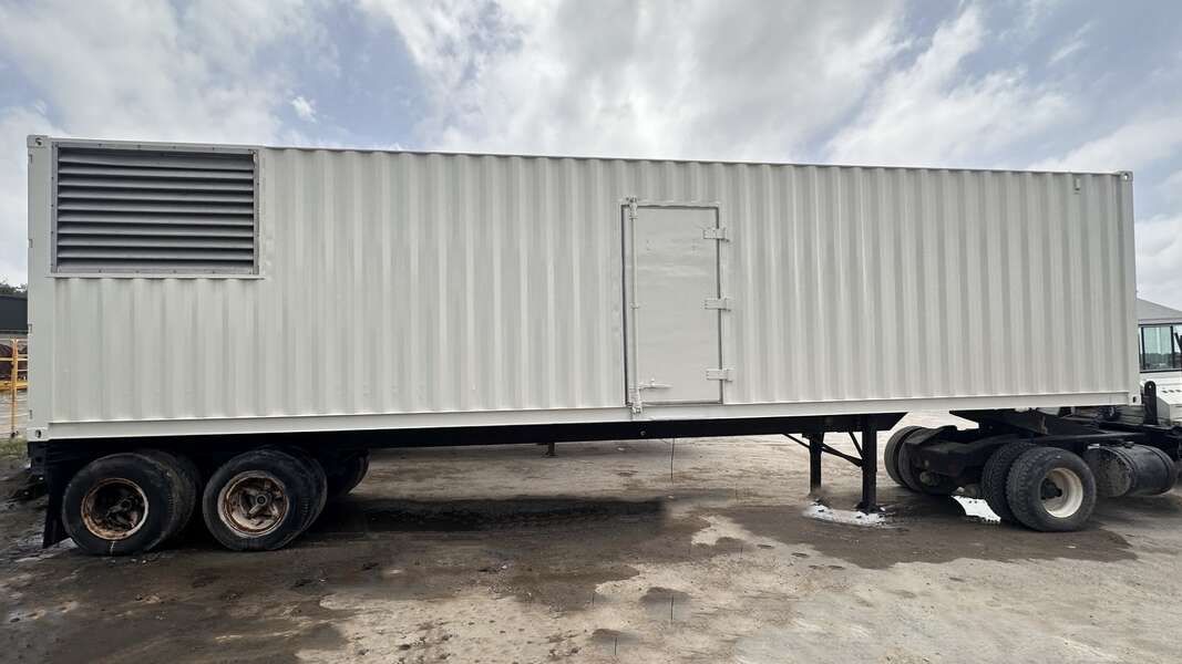 800 KW Cummins #DFHB QST30-G2, rental grade diesel generator, sound attenuated enclosure, 277/480 Volts, 8276 - Image 1