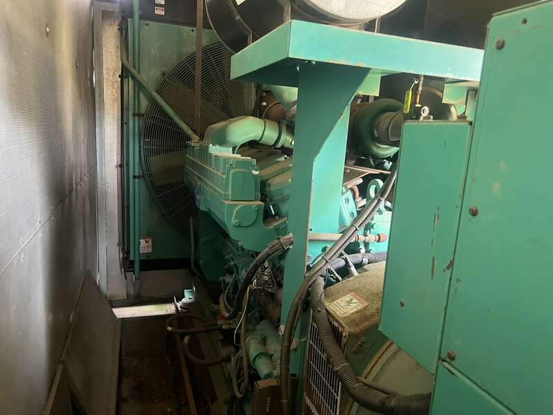 800 KW Cummins #DFHB QST30-G2, rental grade diesel generator, sound attenuated enclosure, 277/480 Volts, 8276 - Image 5