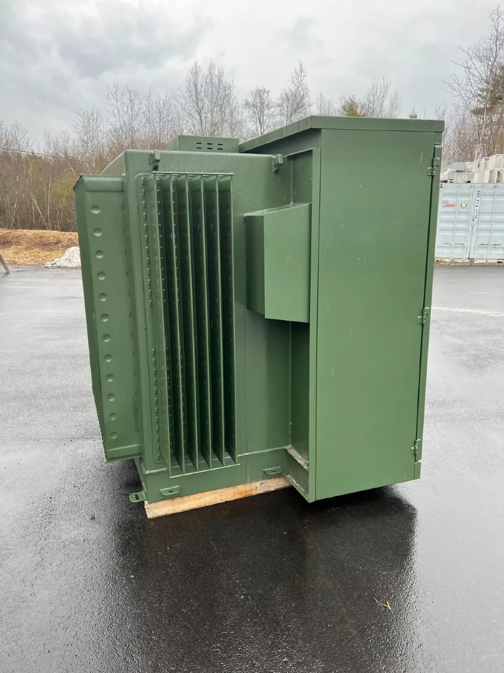 700 KVA 4152 Primary, 415 Secondary, Belyea 96J13900, 3 phase, padmount transformer - Image 1