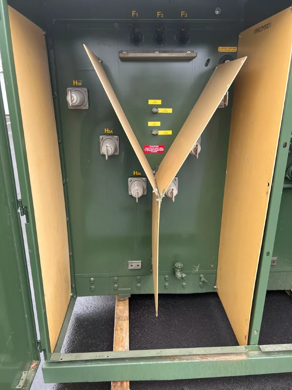 700 KVA 4152 Primary, 415 Secondary, Belyea 96J13900, 3 phase, padmount transformer - Image 3