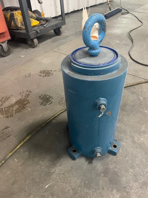 6" Bore, Star, 100 ton double-acting cylinder - Image 1