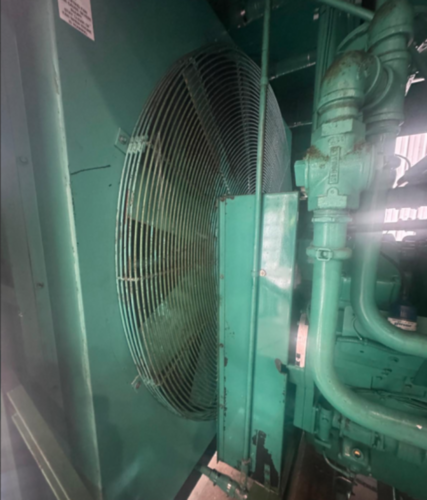 600 KW Cummins #GTA38, 1800 RPM, 480 Volts, enclosed, 261 hours - Image 2