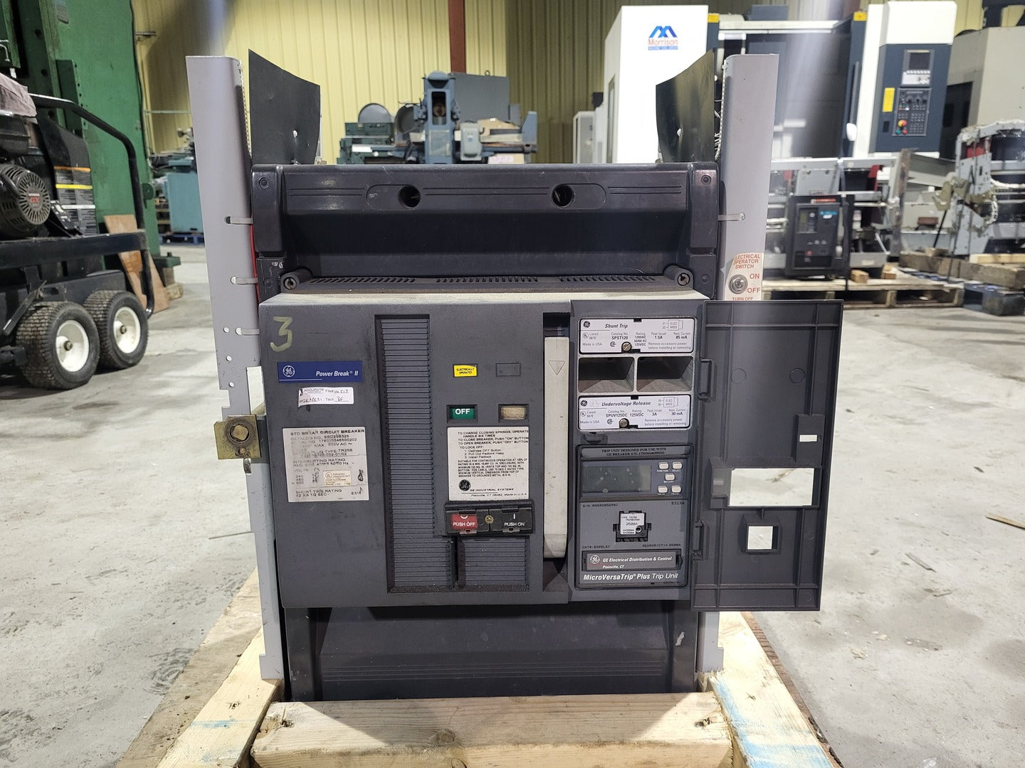 2500 Amps, ABB Power Break, SSD25B325, 3-pole circuit breaker, 600 Volts - Image 1