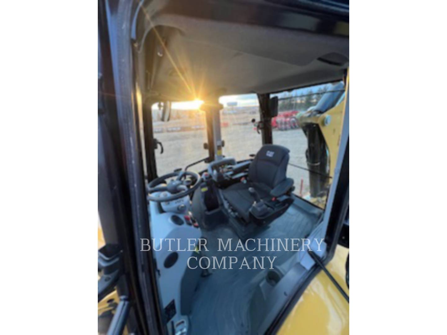 Cat 420, Backhoe Loader, 724 hours, S/N: H9X03385, 2024 - Image 8