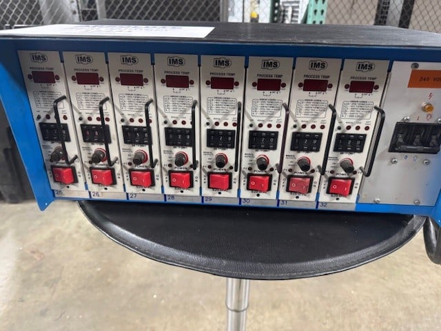 D-M-E, 8-zone hot runner controller, 8 cards, 15 amps per card, includes cables - Image 2