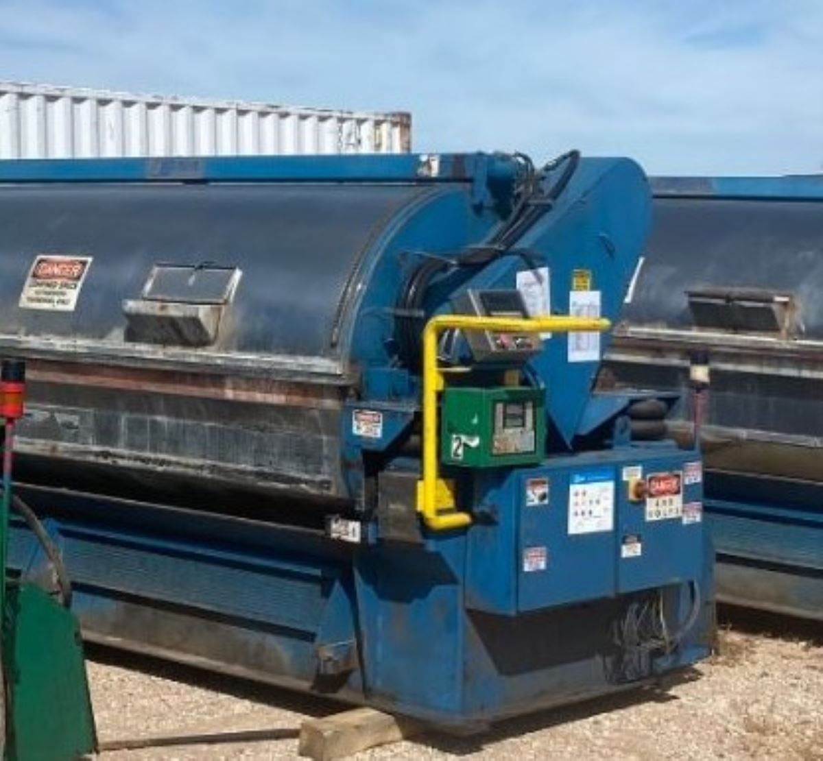 900 Lb. Ellis #Z472M, Washer Extractor, Side Loading, Soft Mount, 230 V, 1998 - Image 1