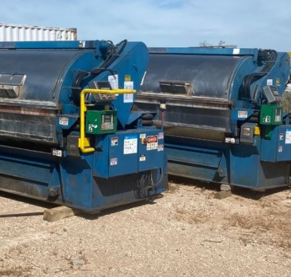 900 Lb. Ellis #Z472M, Washer Extractor, Side Loading, Soft Mount, 230 V, 1999 - Image 1