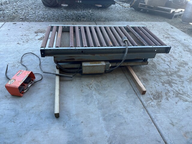 2000 lb. Scissor Lift, Good Condition - Image 1