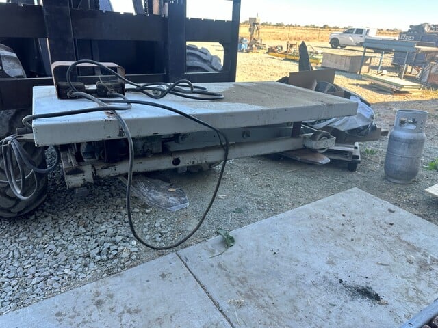 2000 lb. Scissor Lift Table, Good Condition - Image 1
