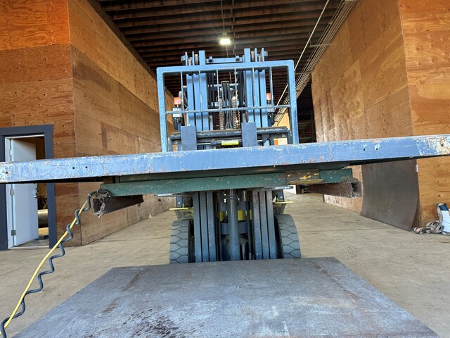 8000 lb. Scissor Lift Table, Excellent Condition - Image 2